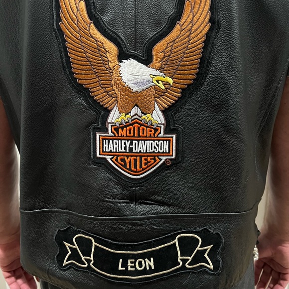 Harley Davidson Vest with Pins - Picture 3 of 10